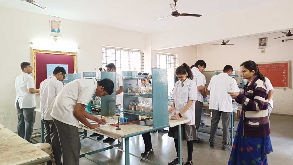 Ambe Group of Schools | Amenities - Physics/ Chemistry/ Biology Lab