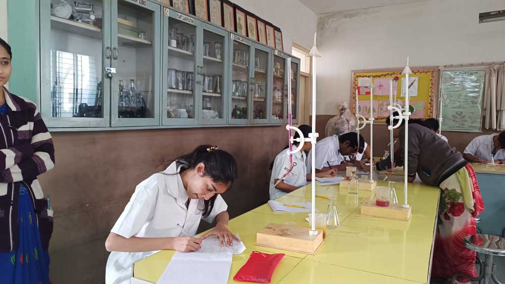 Ambe Group of Schools | Amenities - Physics/ Chemistry/ Biology Lab