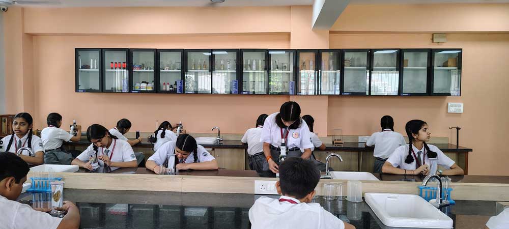 Ambe Group of Schools | Amenities - Composite Science Lab