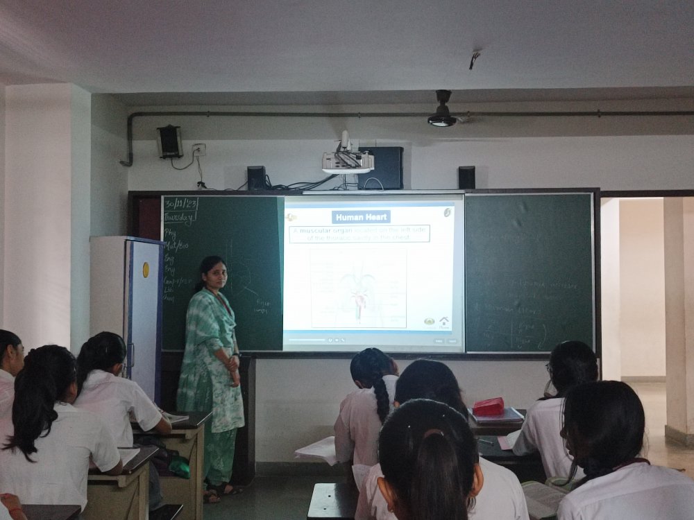 Ambe Group of Schools | Amenities - Smart Class